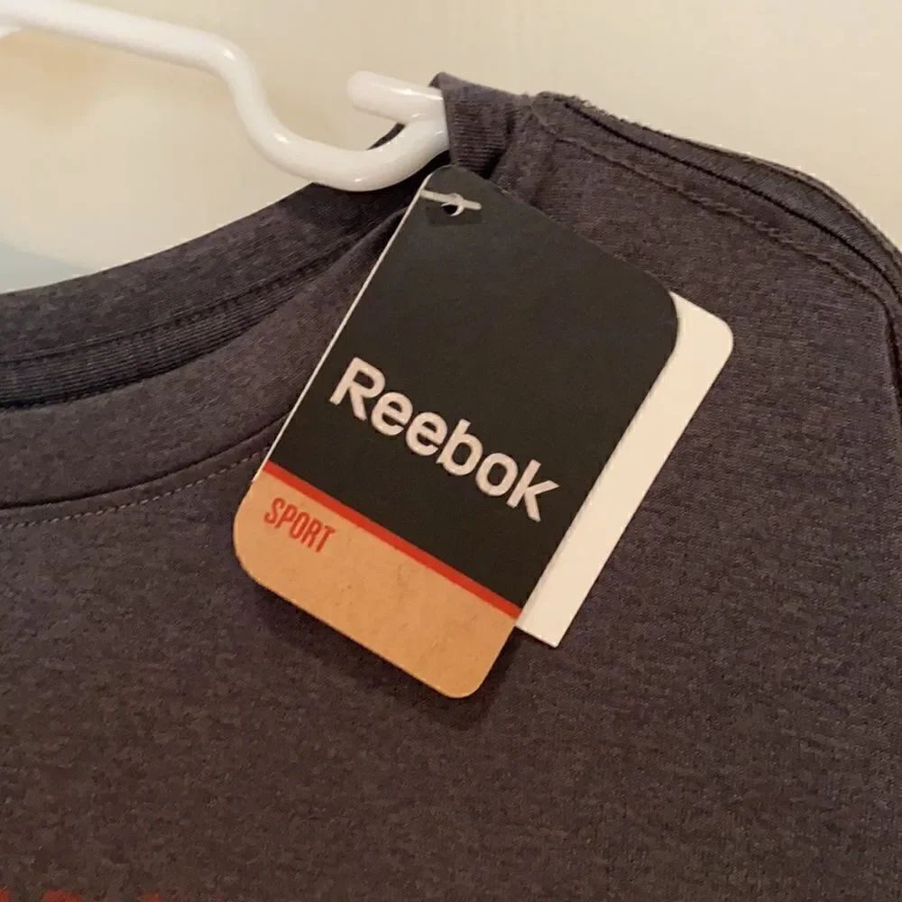 Reebok NWT tee L  - Picture 2 of 3